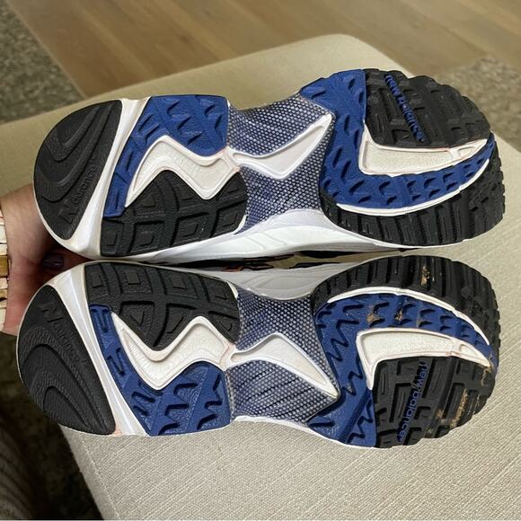 New Balance 729 Women’s White, Black, and Orange Athletic Shoes - Picture 6 of 6